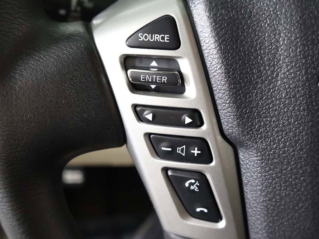 Used 2017 Nissan Titan SV image 38