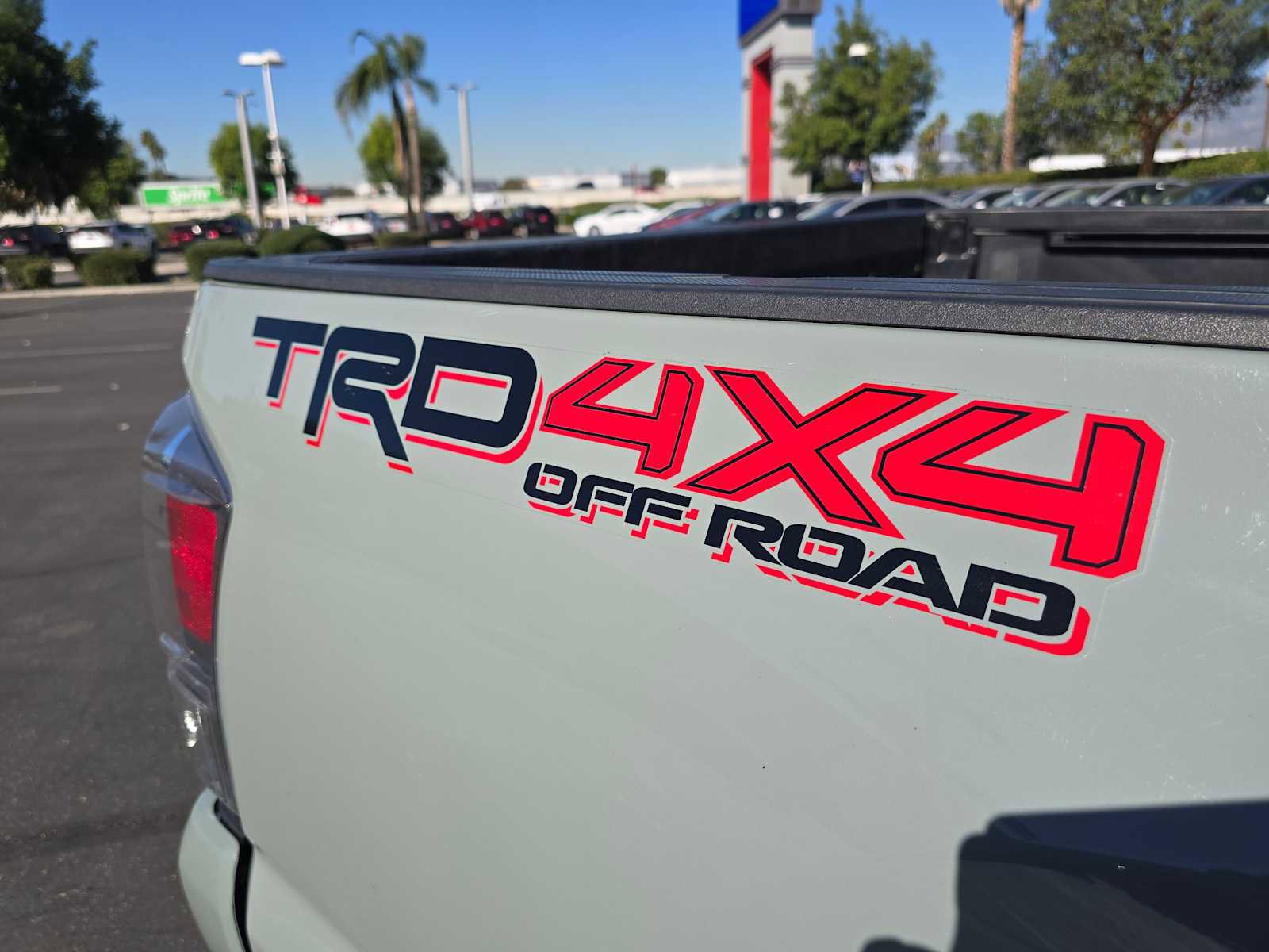 Used 2022 Toyota Tacoma TRD Off-Road image 13