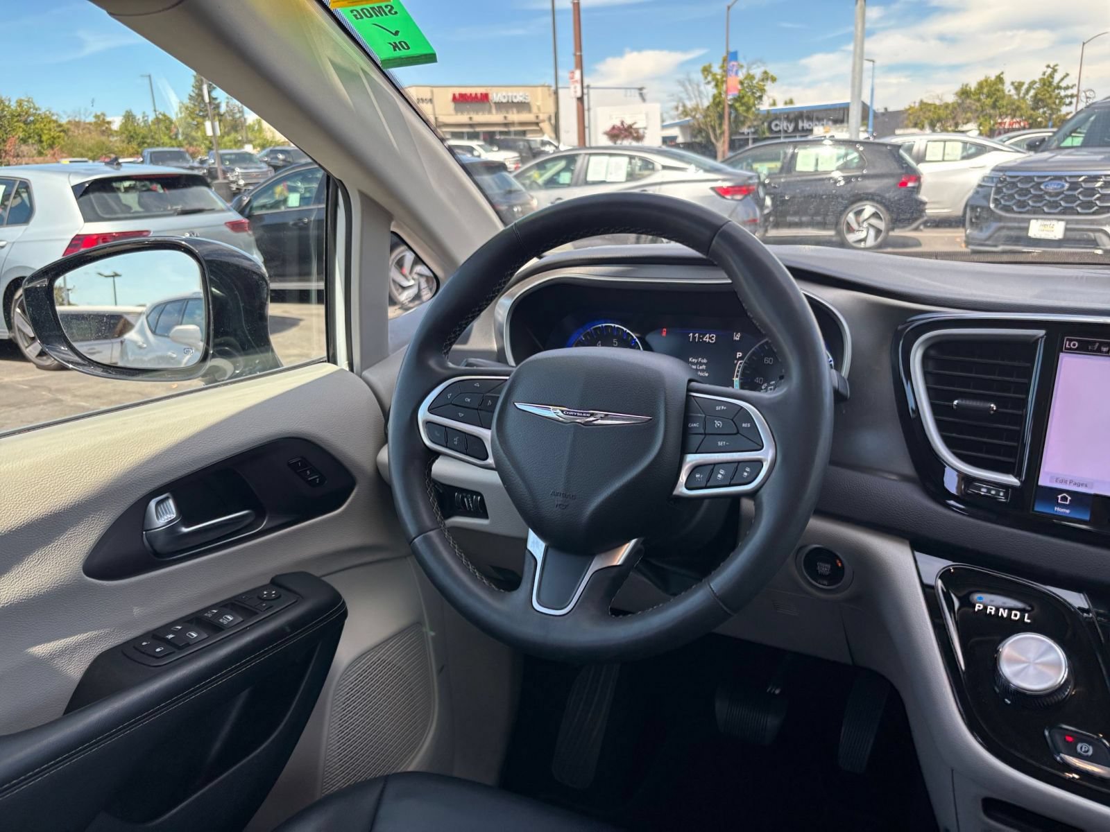 Used 2024 Chrysler Pacifica Touring-L FWD image 36