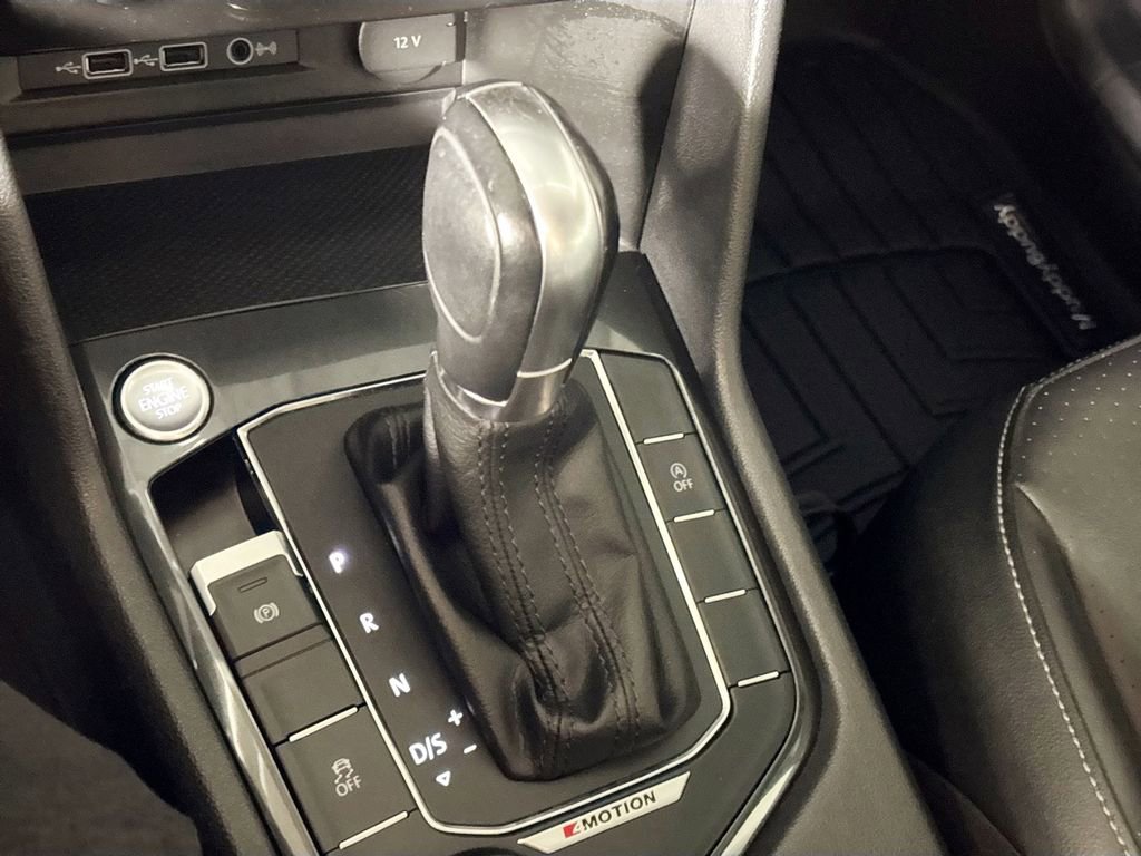 Used 2018 Volkswagen Tiguan SE AWD/4WD image 17