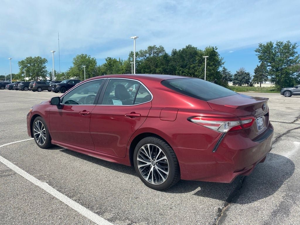 Used 2018 Toyota Camry SE FWD image 2