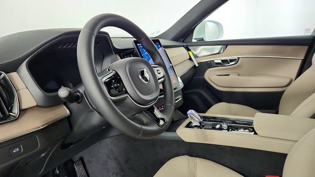 New 2026 Volvo XC90 B6 Plus w/ Protection Package AWD/4WD image 12