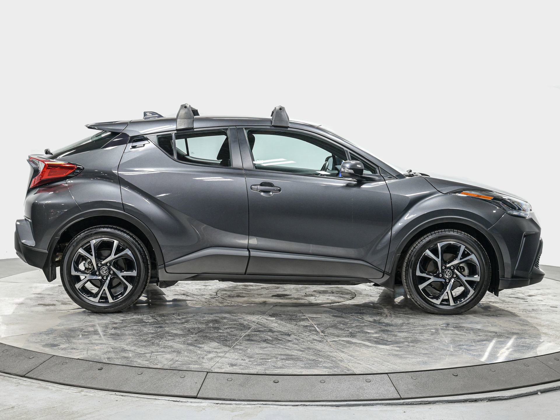 Used 2022 Toyota C-HR XLE image 8