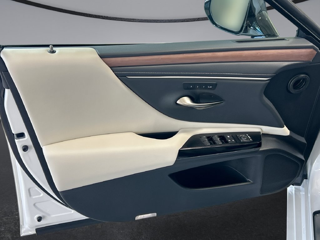 Used 2024 Lexus ES 300h w/ Premium Package FWD image 35