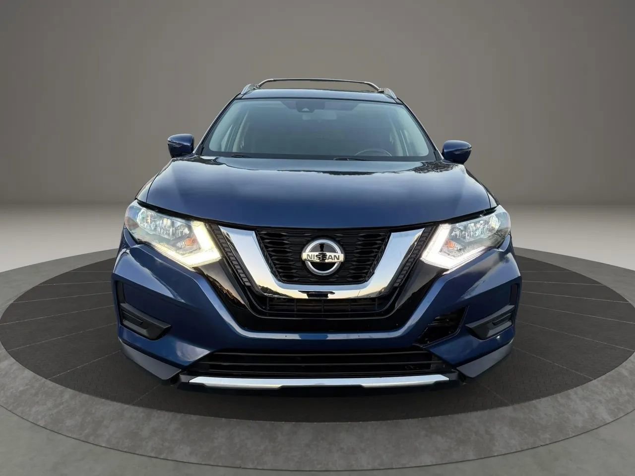 Used 2019 Nissan Rogue SV w/ Premium Package FWD image 3