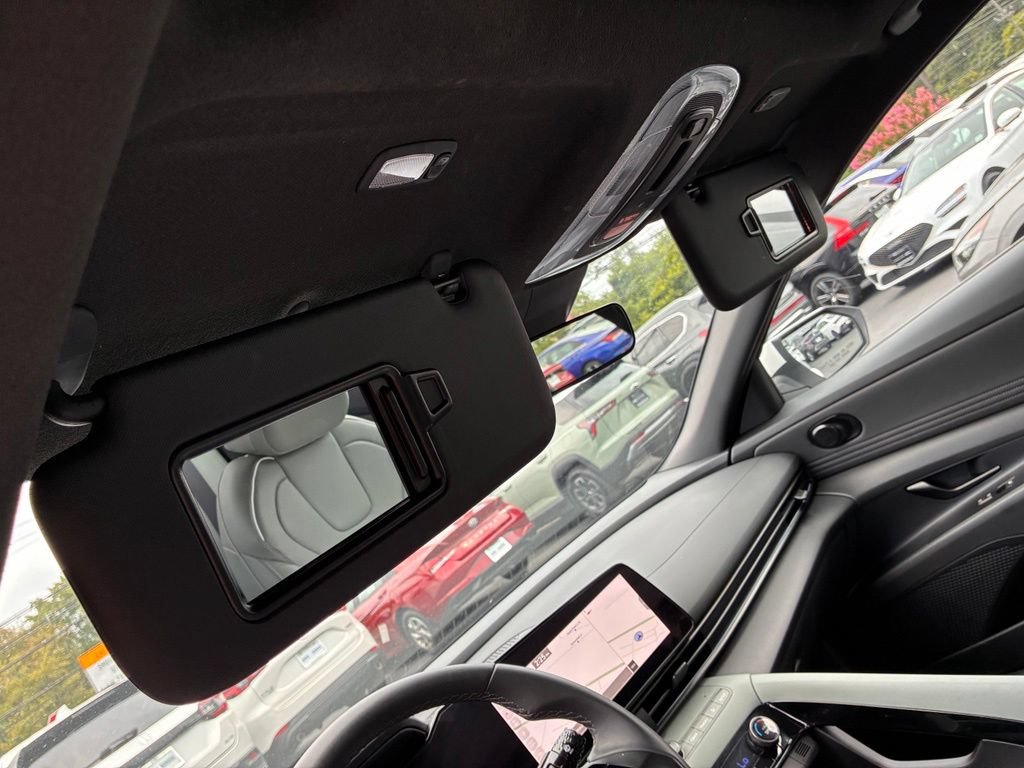 Used 2025 Hyundai Elantra Limited FWD image 44