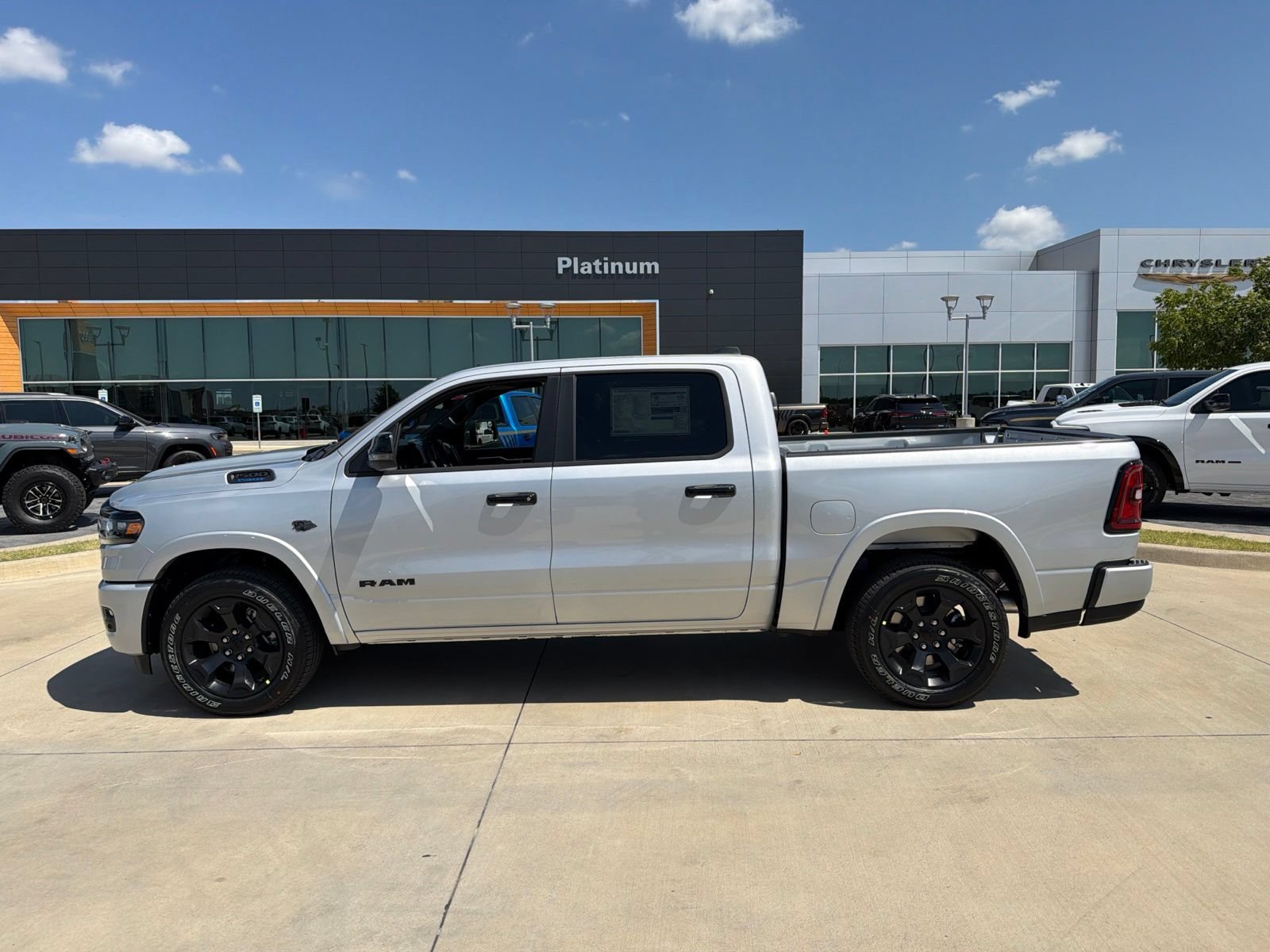 New 2027 RAM 1500 4x4 Crew Cab video 2
