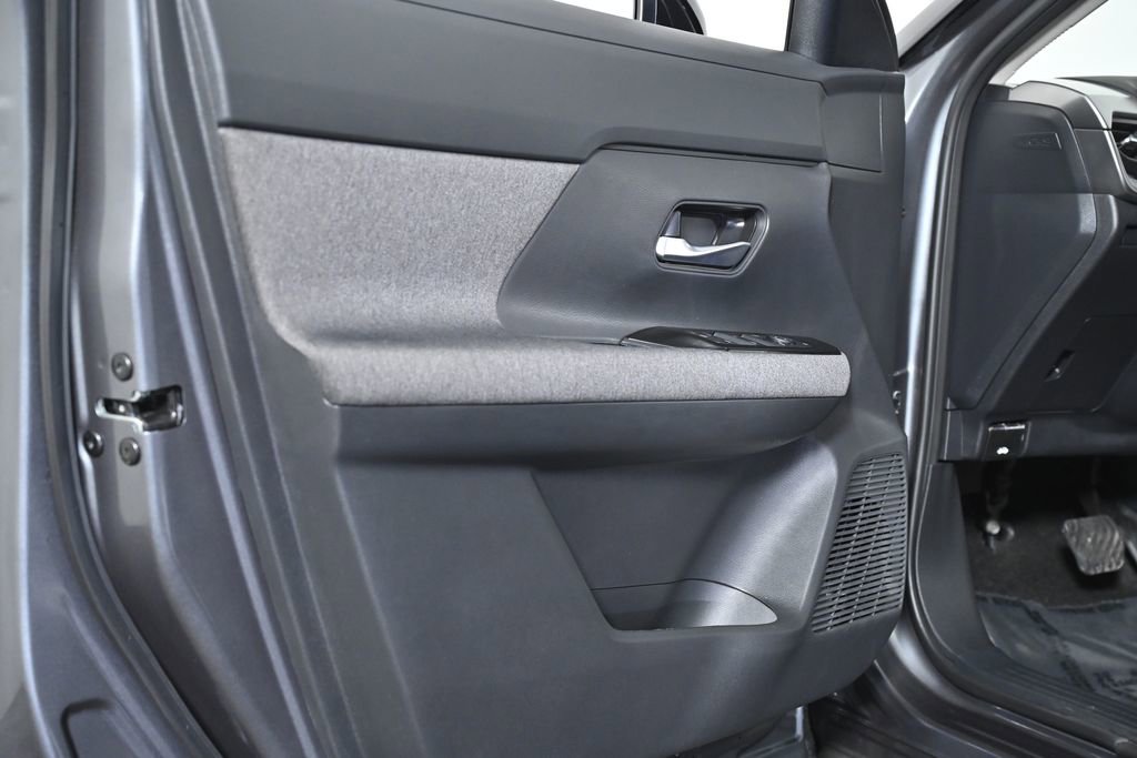 Used 2025 Nissan Kicks SV w/ SV Premium Package image 29