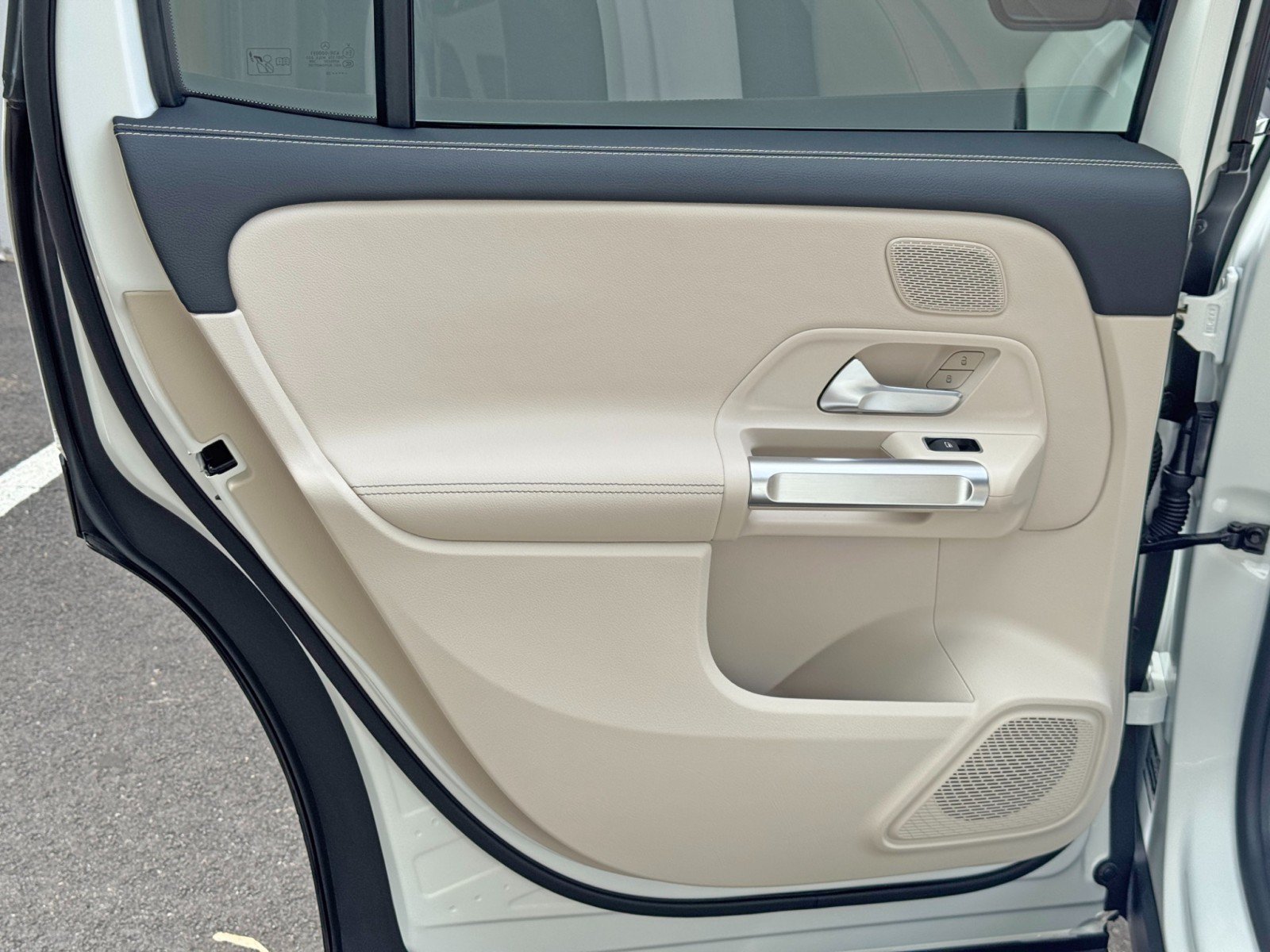 Used 2025 Mercedes-Benz GLB 250 image 43