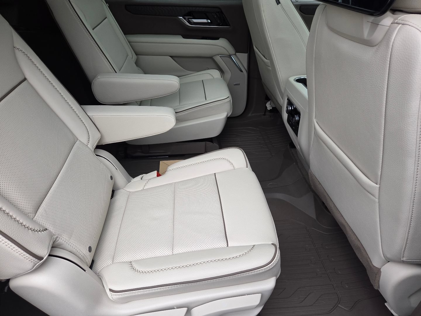 New 2026 GMC Yukon XL Denali w/ Denali Reserve Package AWD/4WD image 24