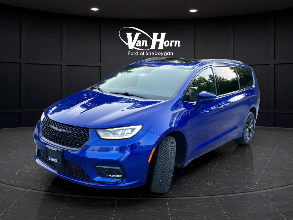 Used 2021 Chrysler Pacifica Touring-L w/ Uconnect Theater Family Group AWD/4WD image 3