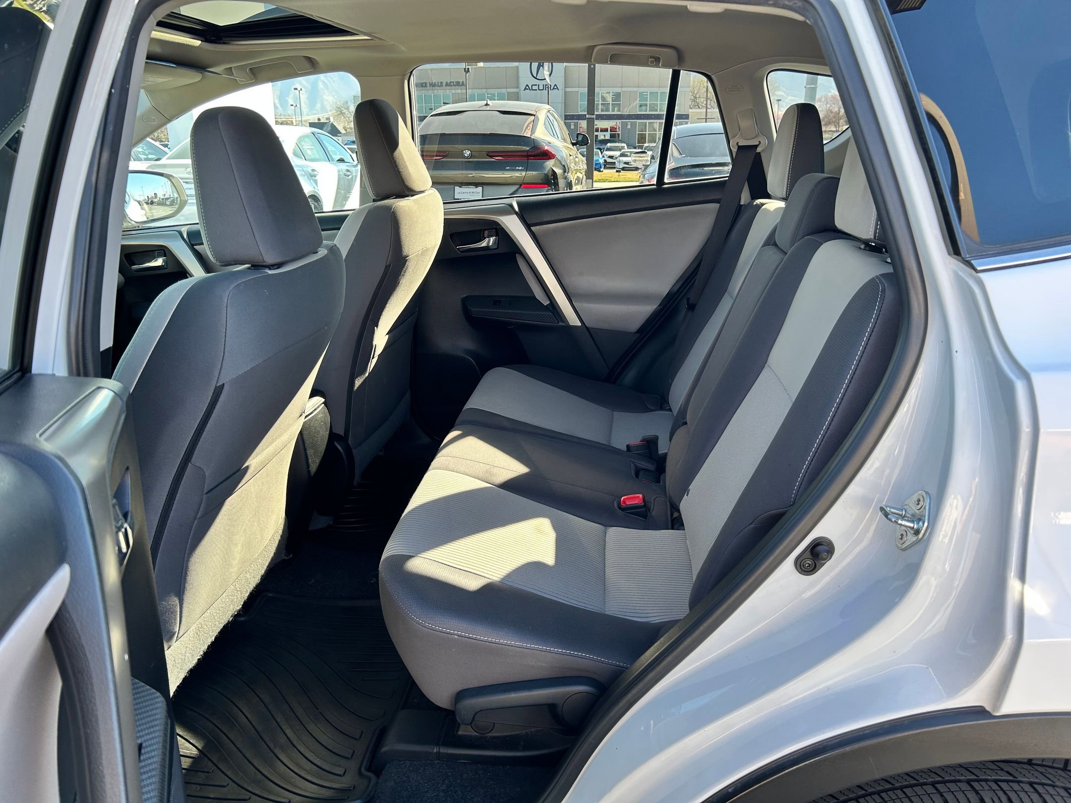 Used 2015 Toyota RAV4 XLE image 23