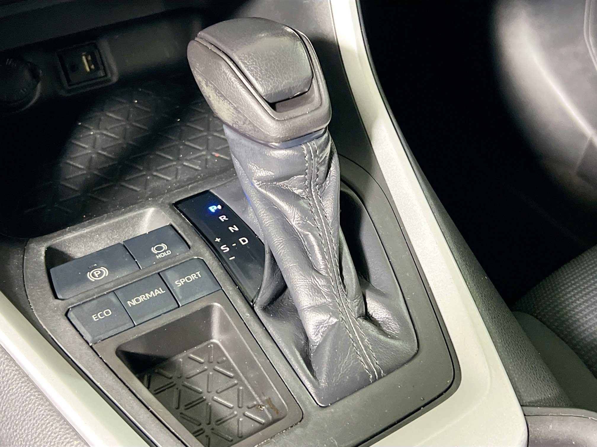 Used 2019 Toyota RAV4 LE image 24