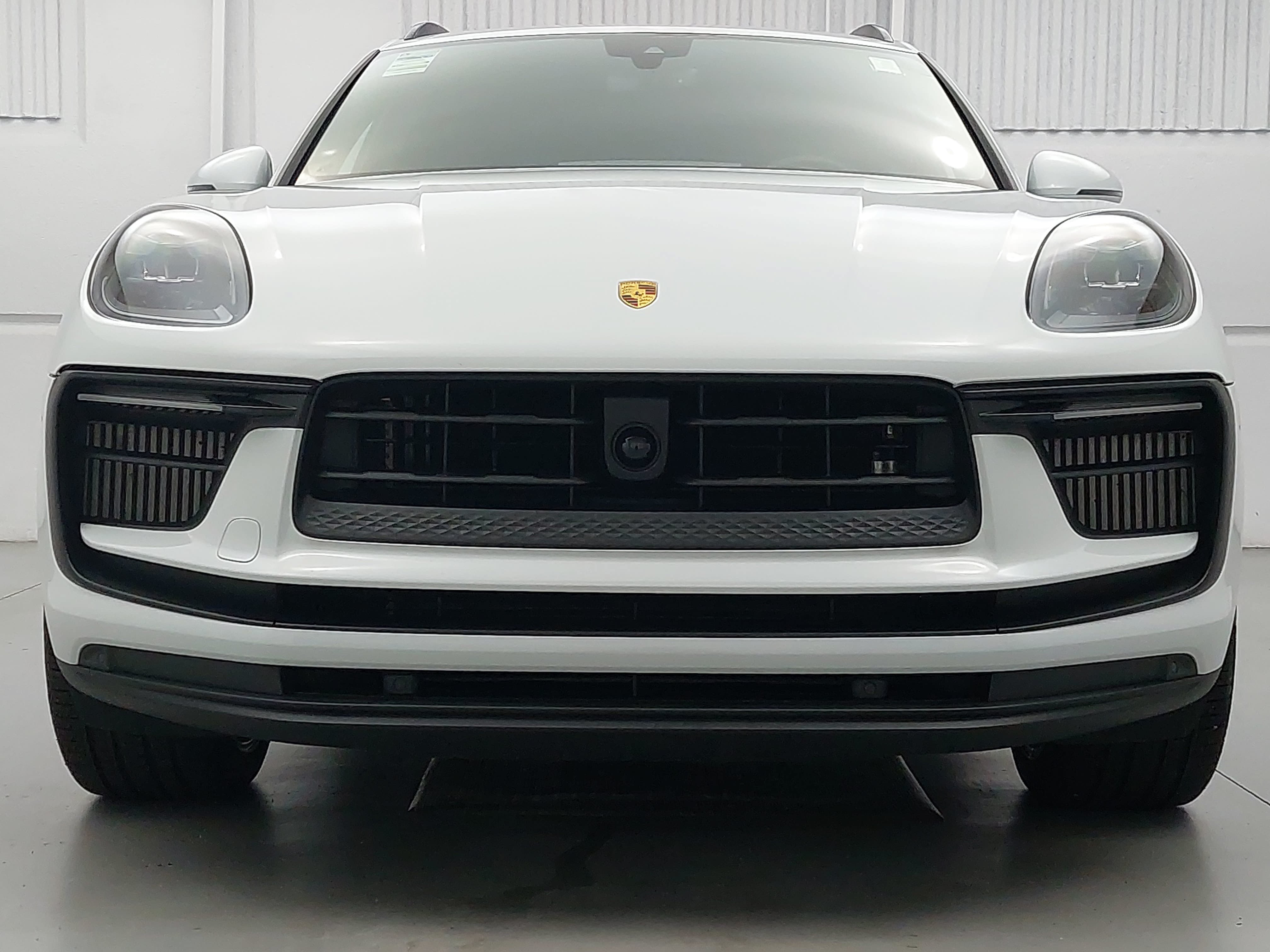 Certified 2025 Porsche Macan S AWD/4WD image 10