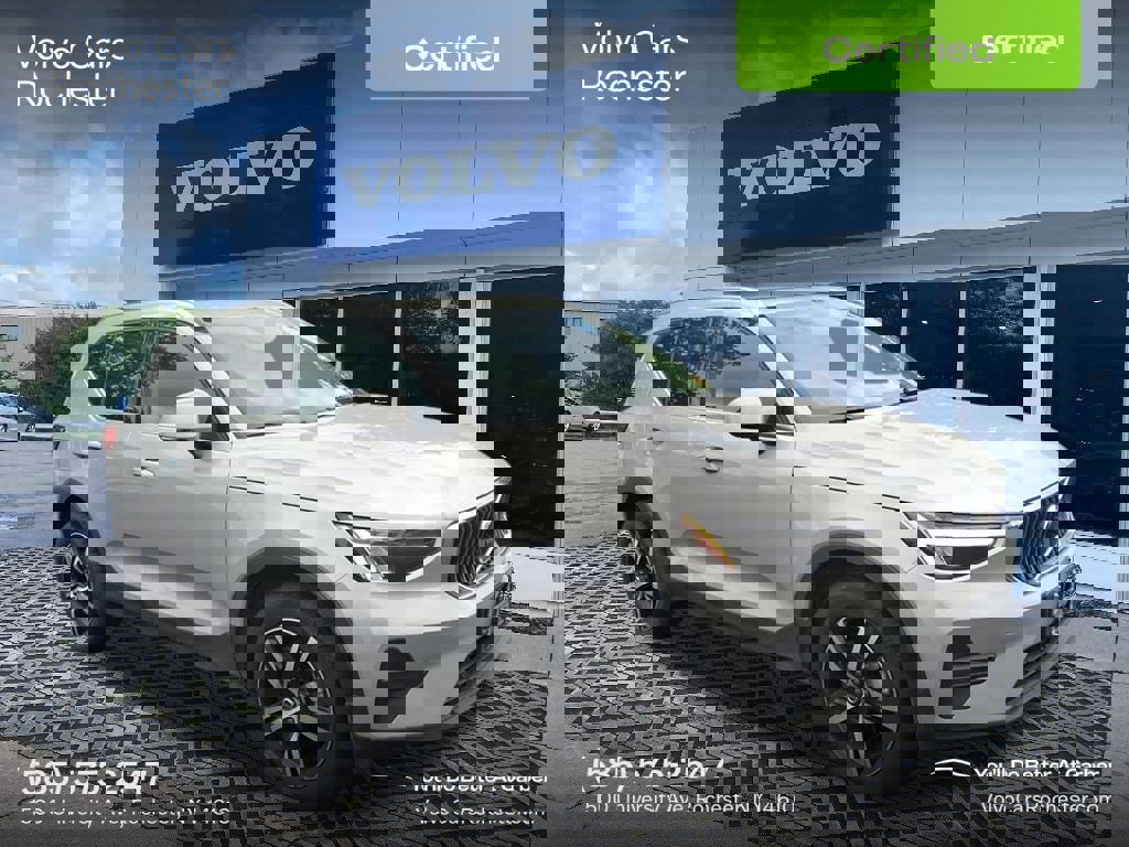 Certified 2025 Volvo XC40 B5 Core image 1