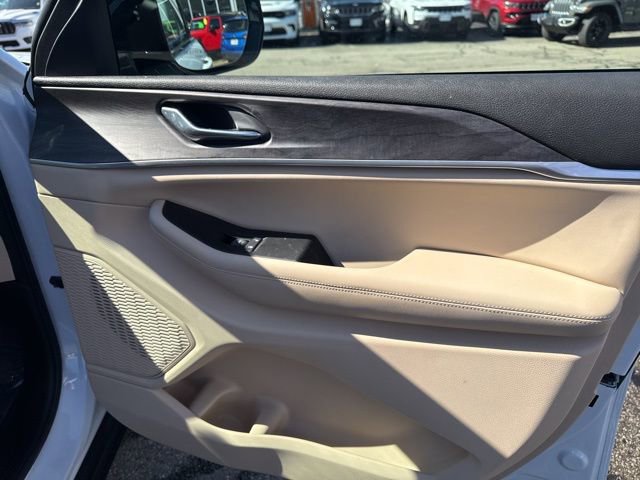 Certified 2024 Jeep Grand Cherokee Limited w/ Luxury Tech Group II image 12