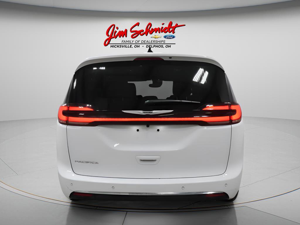 Used 2026 Chrysler Pacifica Select FWD image 5