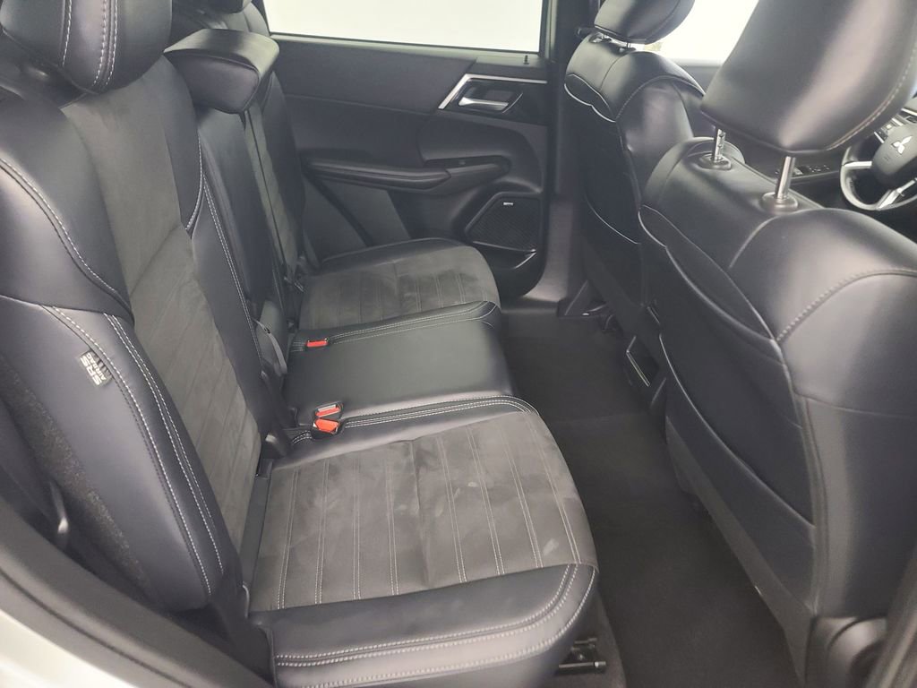 Used 2025 Mitsubishi Outlander SE AWD/4WD image 17