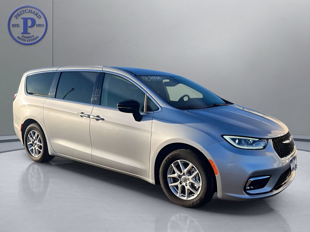 Used 2024 Chrysler Pacifica Touring-L