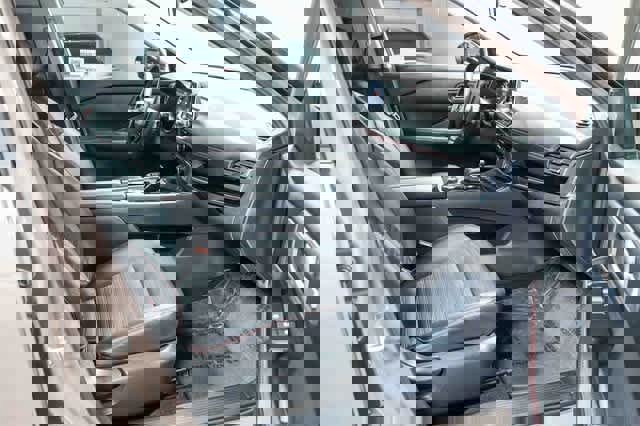 Used 2025 Nissan Rogue SV image 16