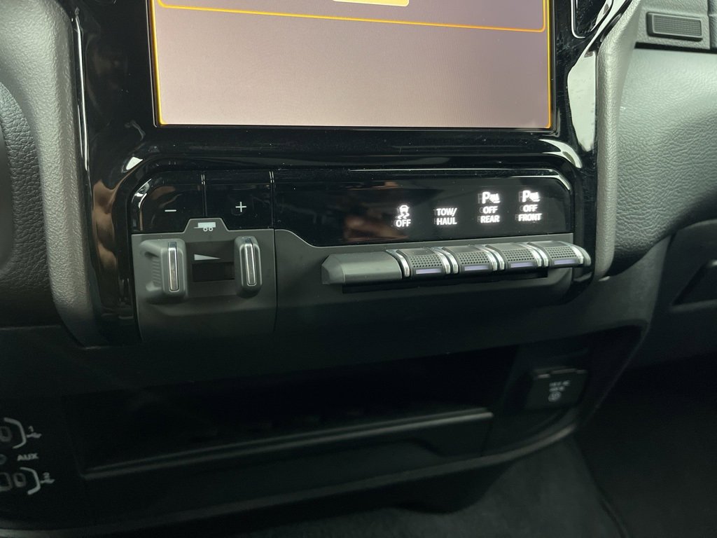 Used 2024 RAM 2500 Big Horn w/ Safety Group image 12