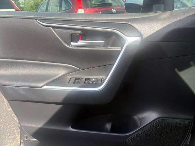 Used 2021 Toyota RAV4 XLE w/ Convenience Package AWD/4WD image 19