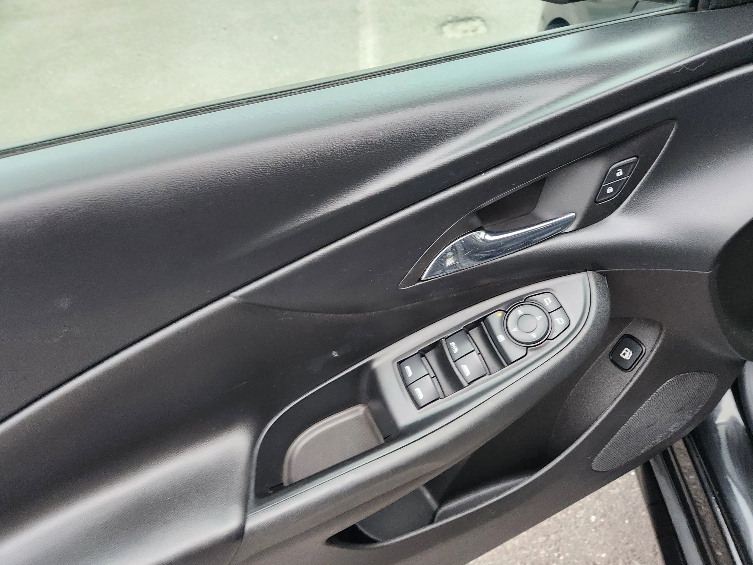 Used 2017 Chevrolet Volt LT w/ Comfort Package image 20