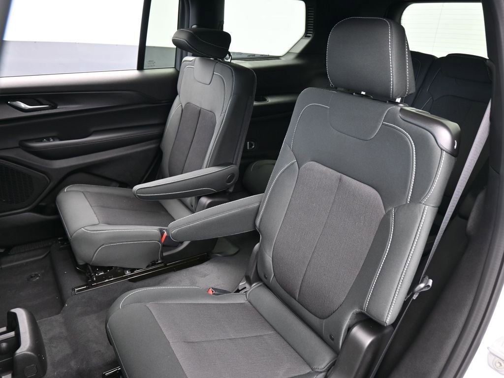 New 2026 Jeep Grand Cherokee L Laredo image 30