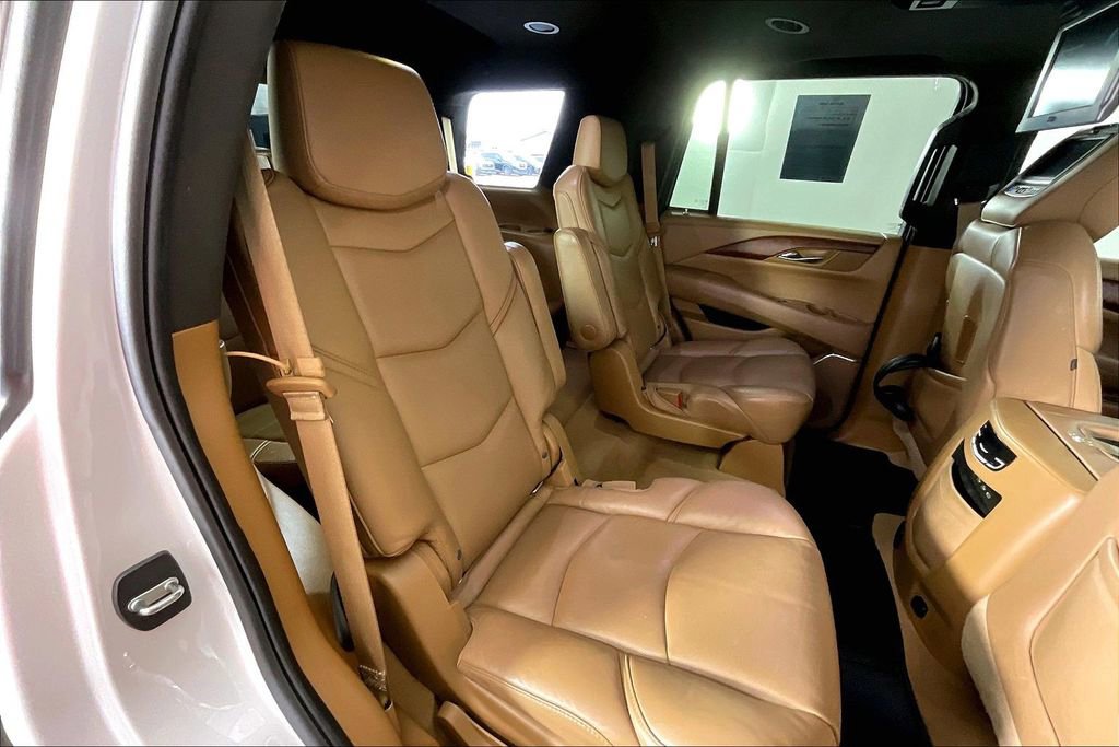 Used 2017 Cadillac Escalade Platinum image 39