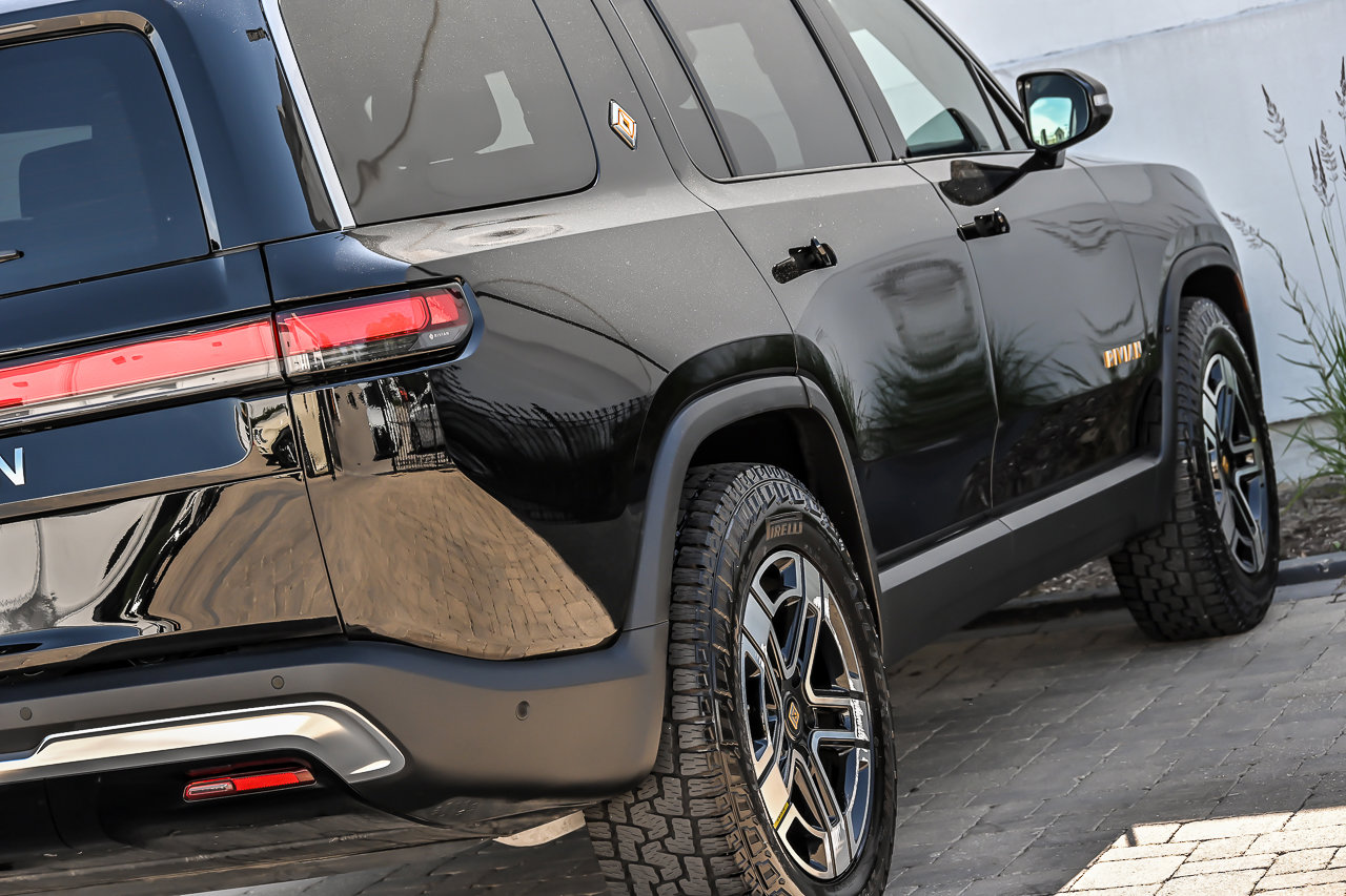 Used 2023 Rivian R1S Adventure AWD/4WD image 14