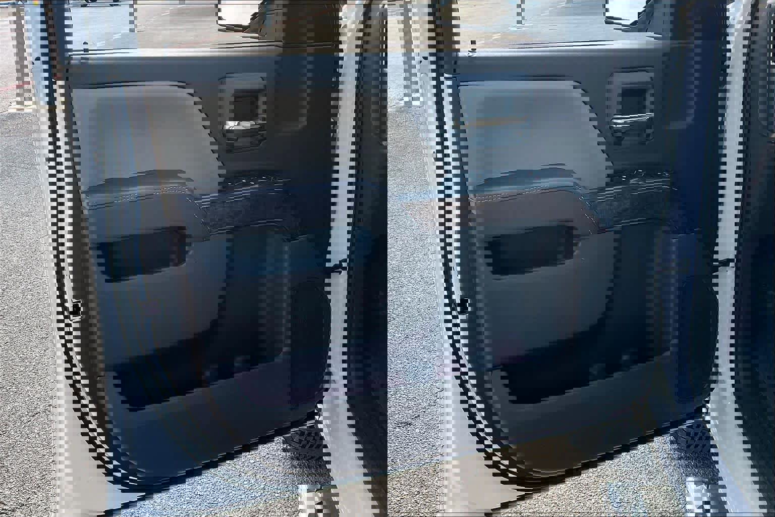 Used 2018 Chevrolet Silverado 1500 LT w/ LT Eassist Package image 21