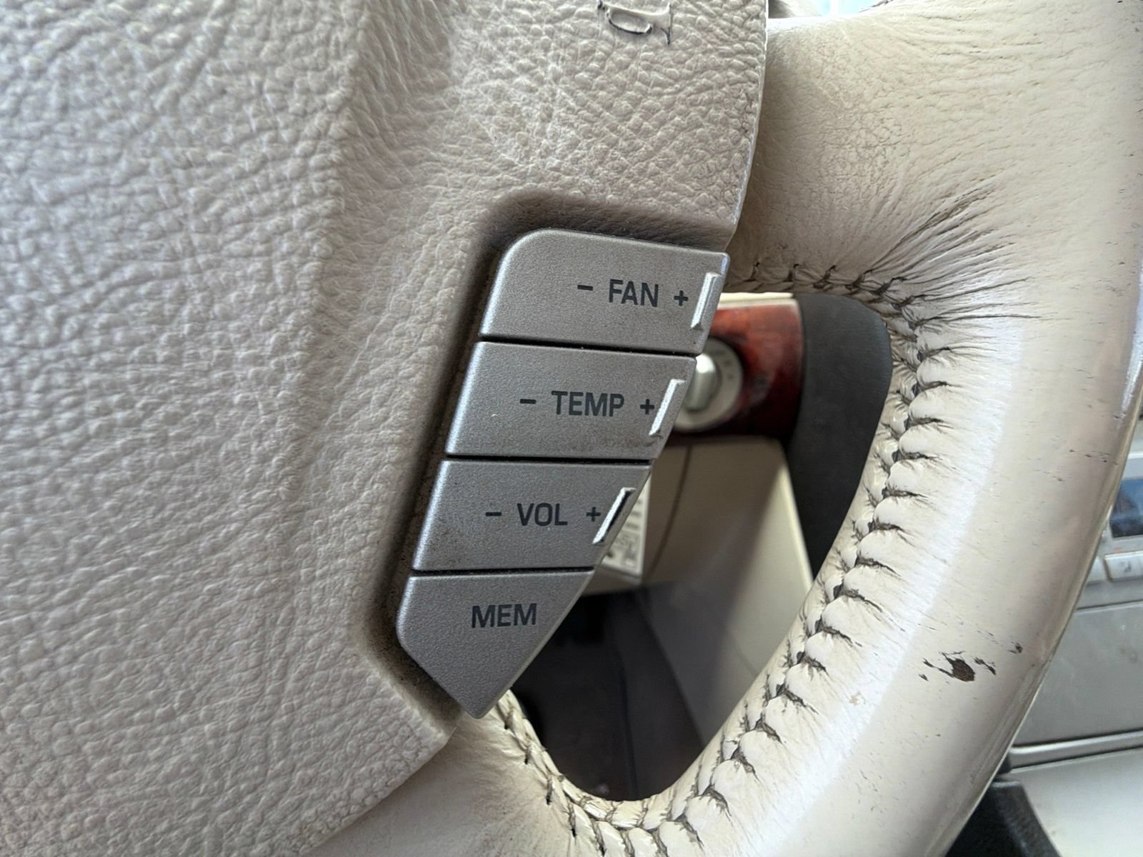 Used 2003 Lincoln Navigator Luxury AWD/4WD image 16