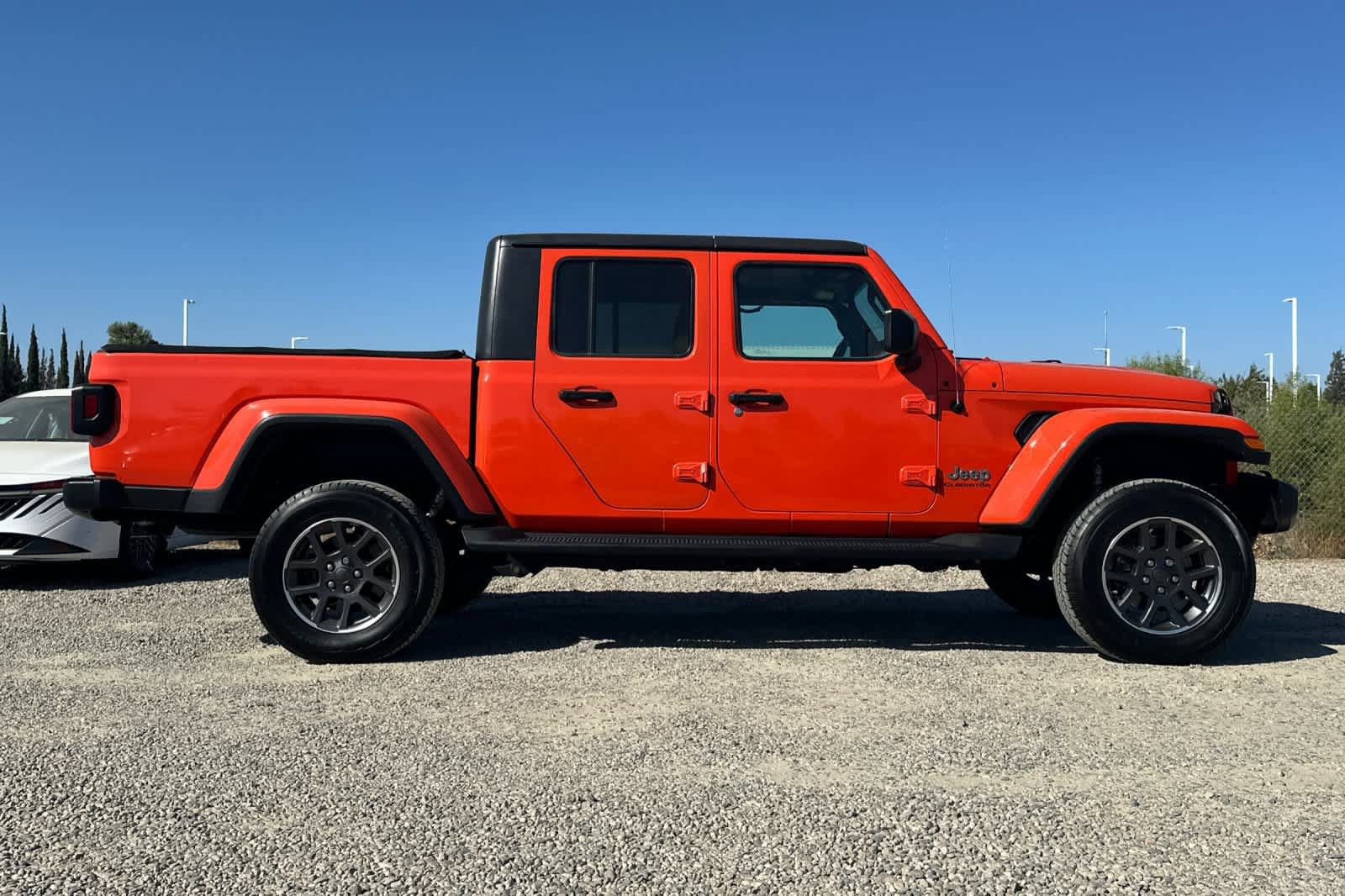Used 2020 Jeep Gladiator Overland AWD/4WD image 8