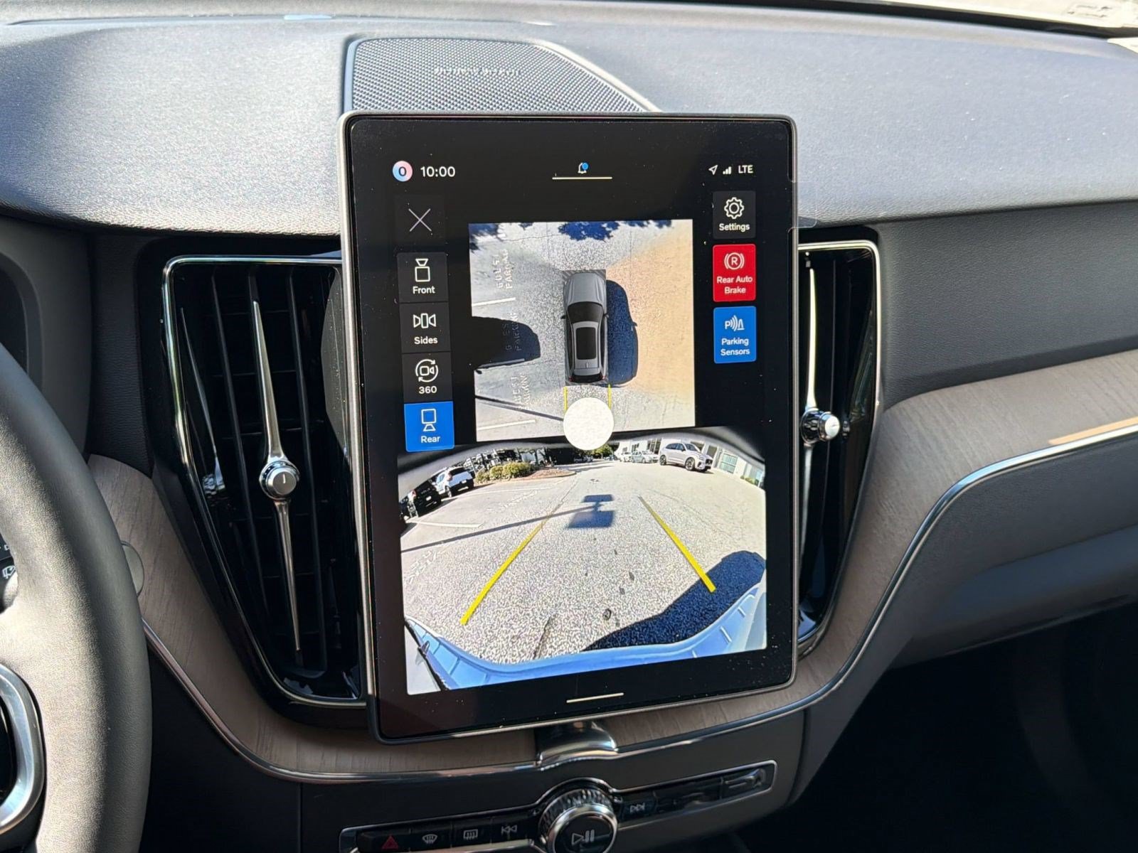 New 2027 Volvo XC60 B5 Plus AWD/4WD image 18