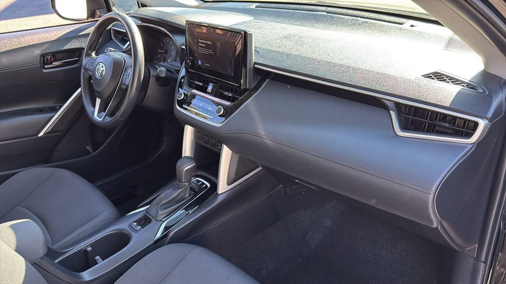 Used 2023 Toyota Corolla Cross LE image 33
