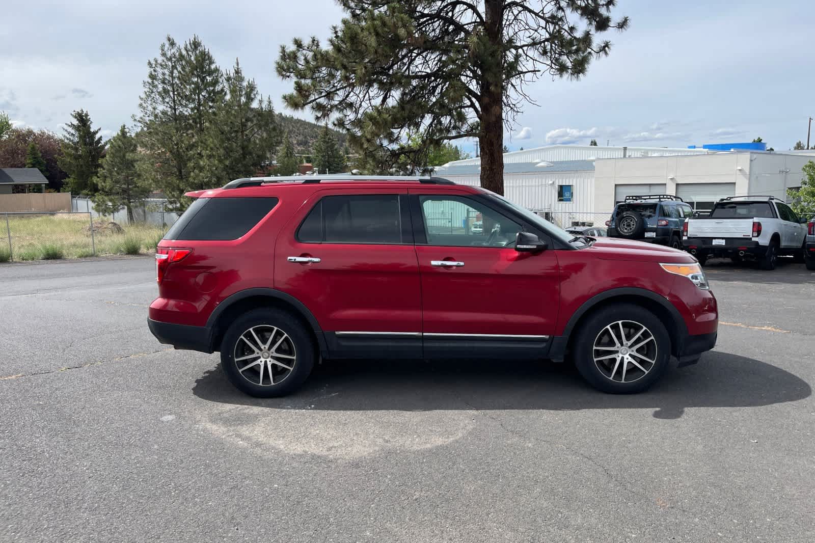 Used 2015 Ford Explorer XLT w/ Equipment Group 202A AWD/4WD image 6