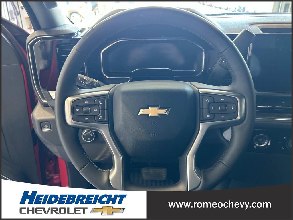 Used 2023 Chevrolet Silverado 1500 LT AWD/4WD image 18