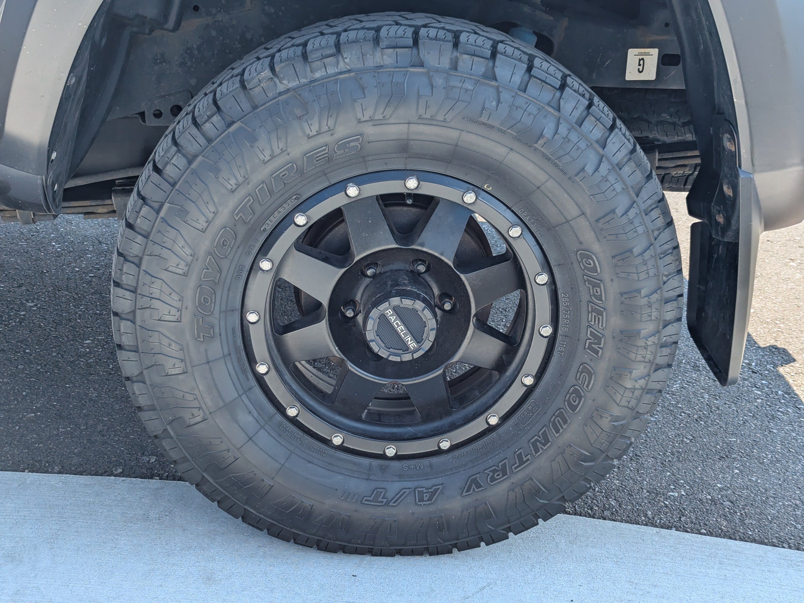 Used 2018 Toyota Tacoma TRD Off-Road w/ Technology Package AWD/4WD image 45