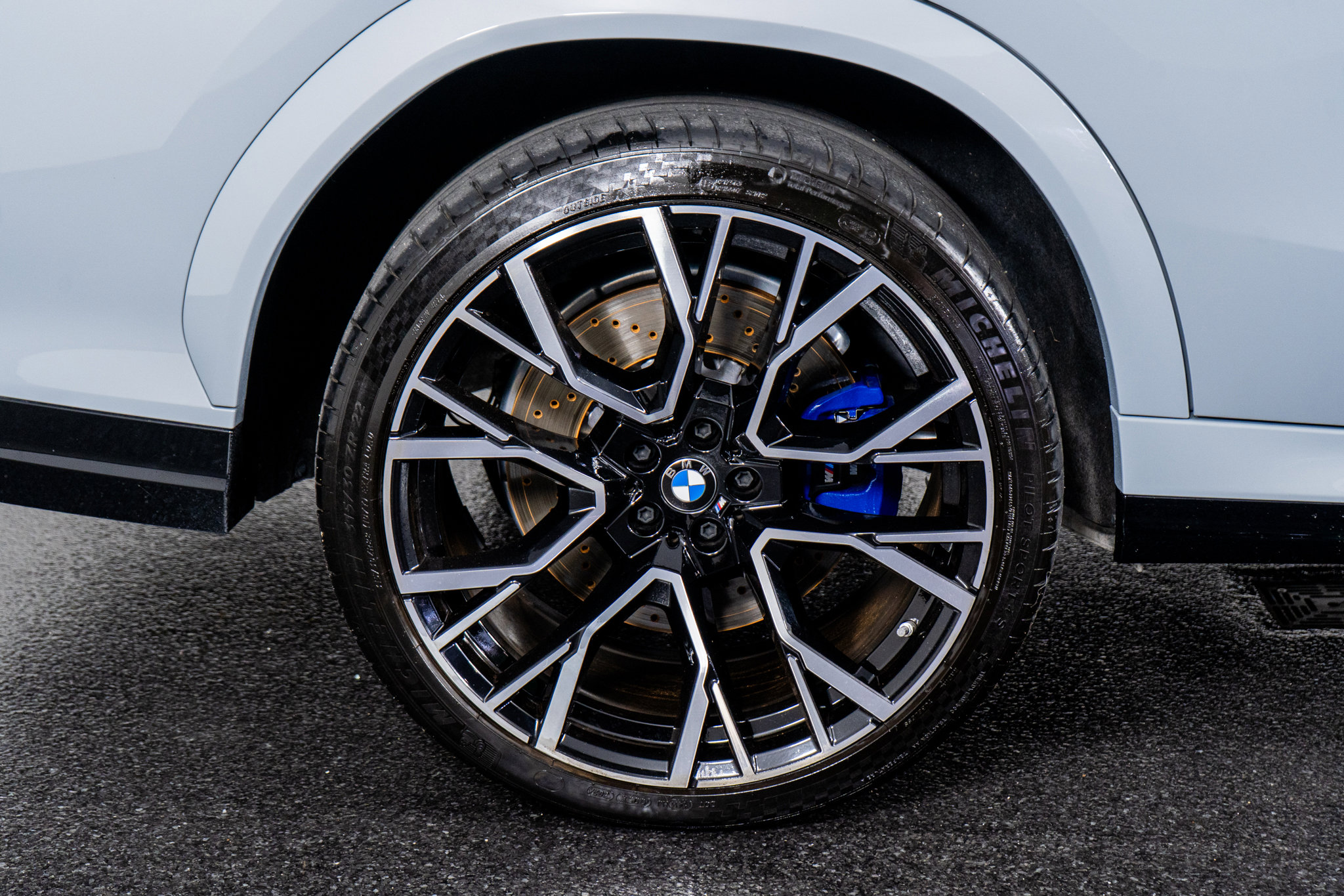 Used 2025 BMW X6 M Competition w/ Executive Package image 9