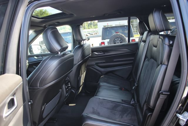 Used 2024 Jeep Grand Cherokee L Altitude AWD/4WD image 21