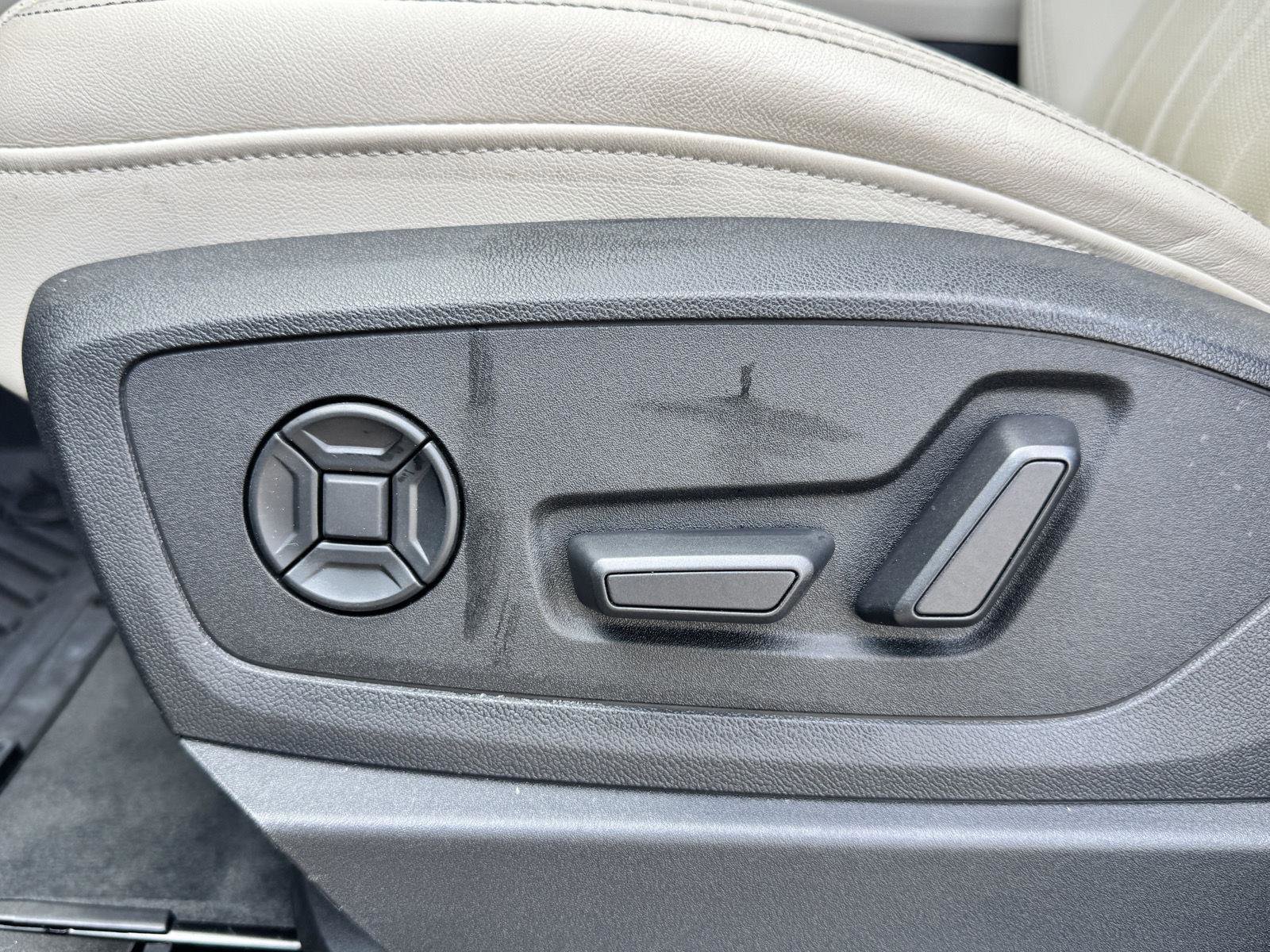 Used 2022 Audi e-tron Premium Plus w/ Premium Plus Package image 11