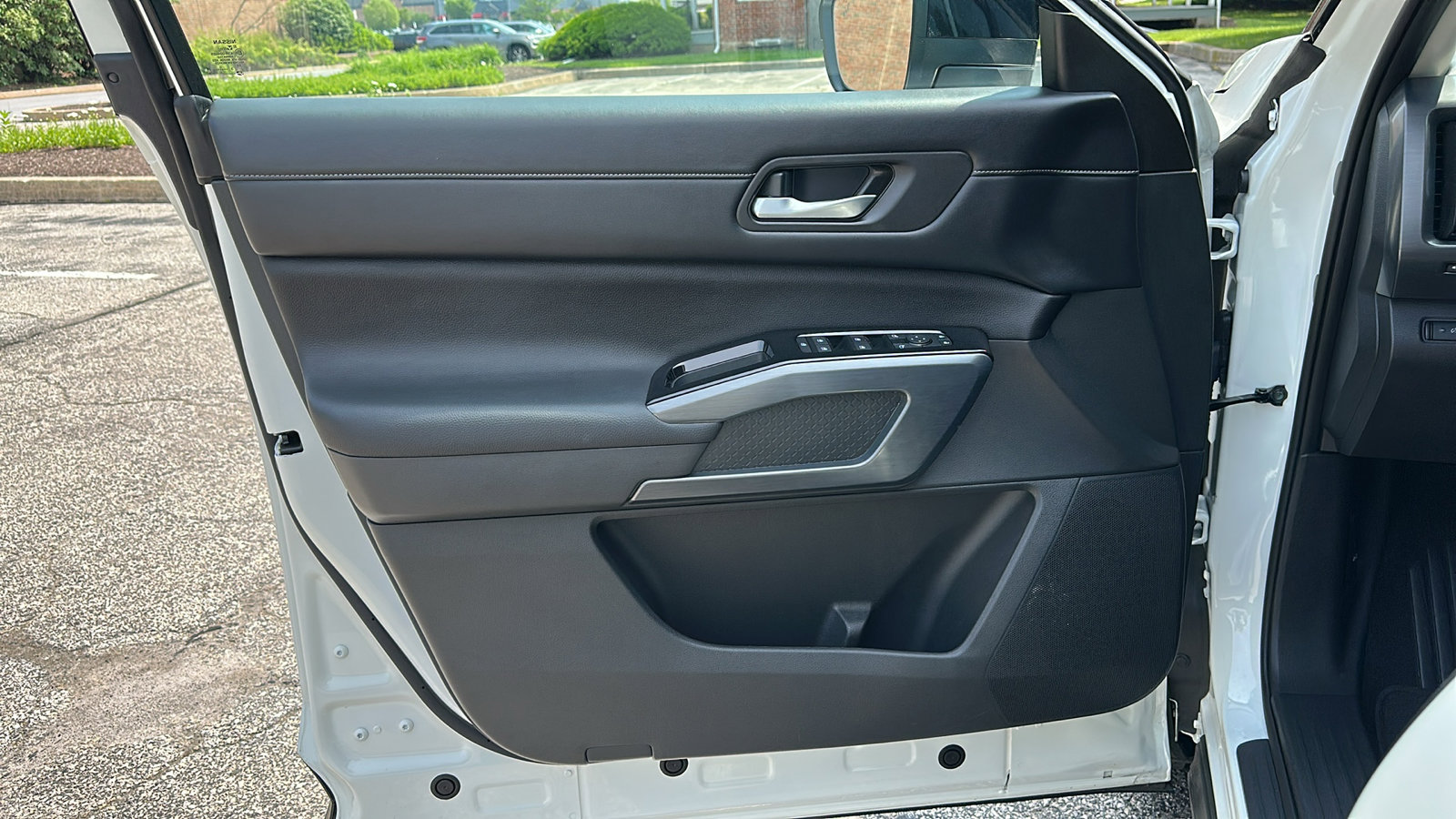 Certified 2024 Nissan Pathfinder SL w/ Cargo Package image 13