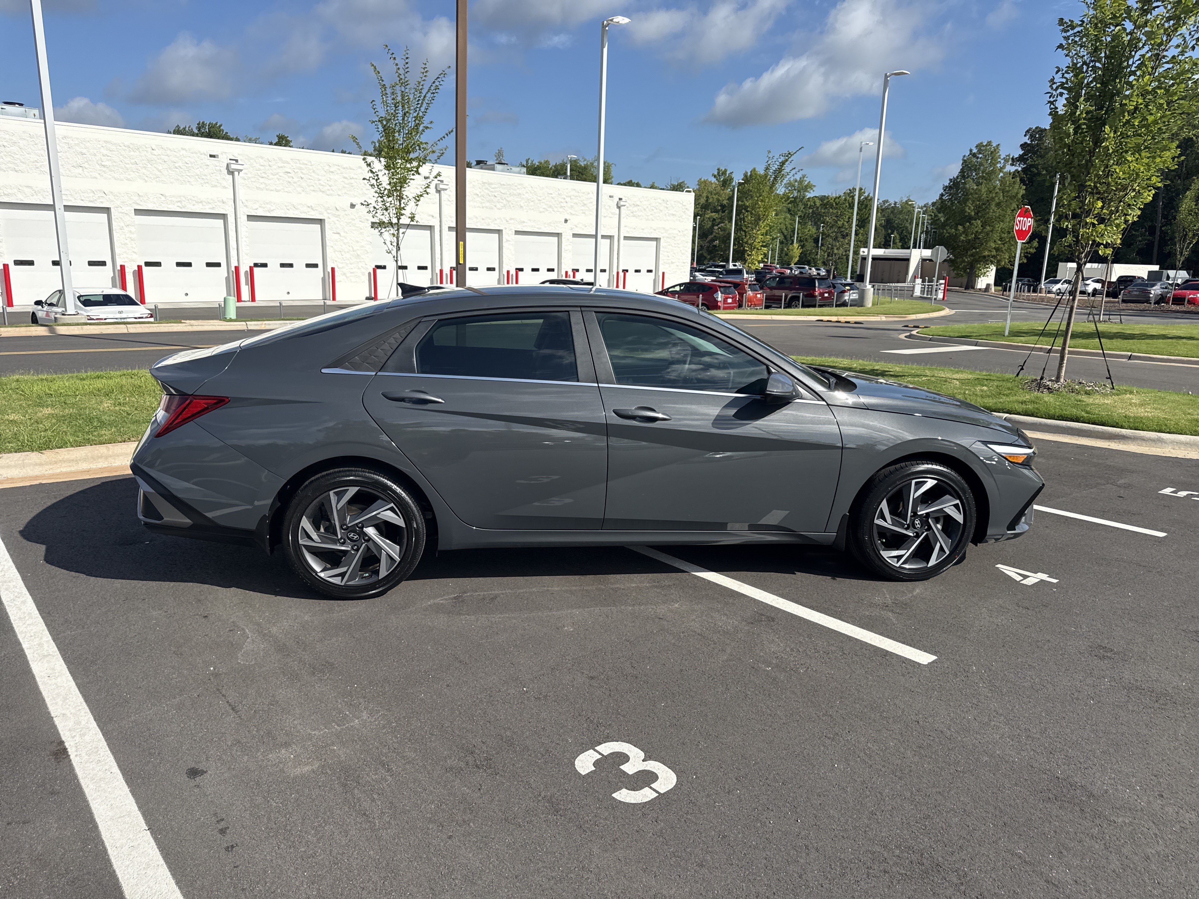 Used 2024 Hyundai Elantra Limited FWD image 11