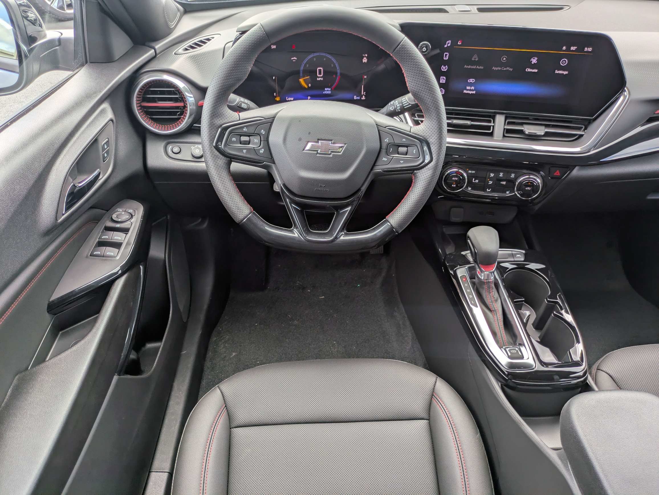 New 2026 Chevrolet Trax RS w/ Sunroof Package FWD image 4