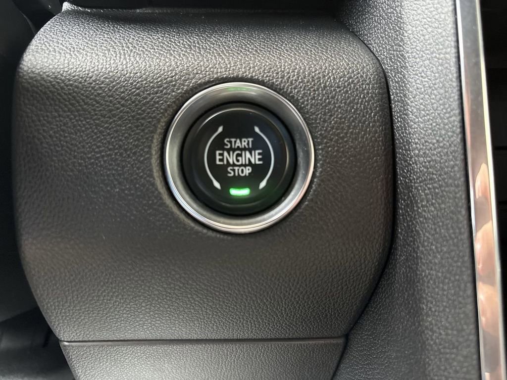Certified 2025 GMC Acadia Elevation FWD image 17