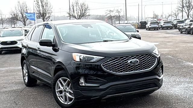 Certified 2024 Ford Edge SEL w/ Convenience Package image 2