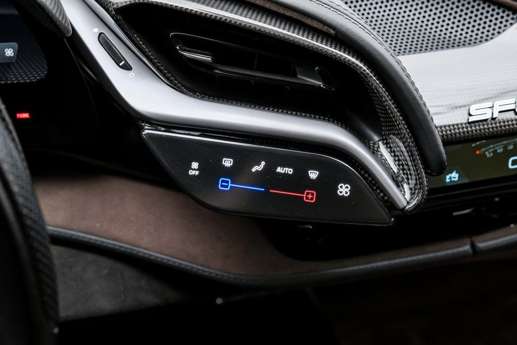 Used 2022 Ferrari SF90 Spider image 31