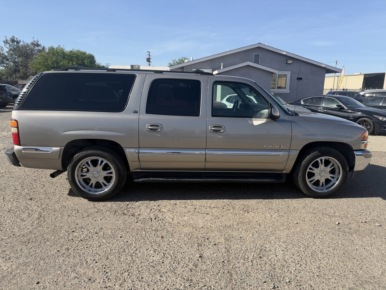 Used 2000 GMC Yukon XL SLT w/ SLT Marketing Opt Pkg image 4