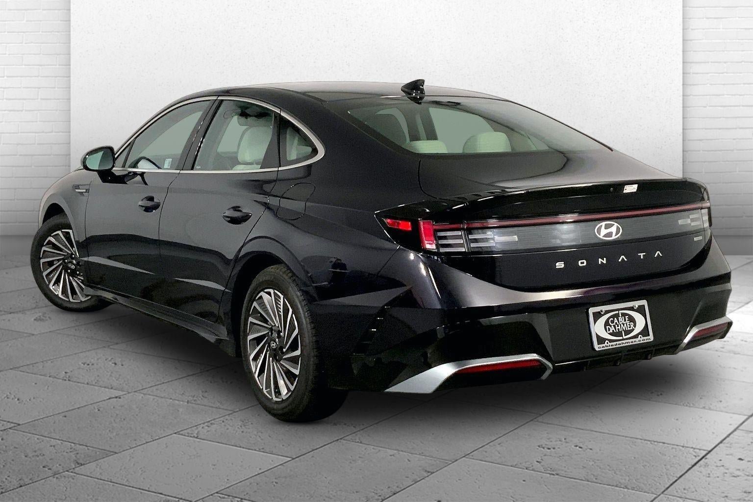 Used 2025 Hyundai Sonata SEL FWD image 11