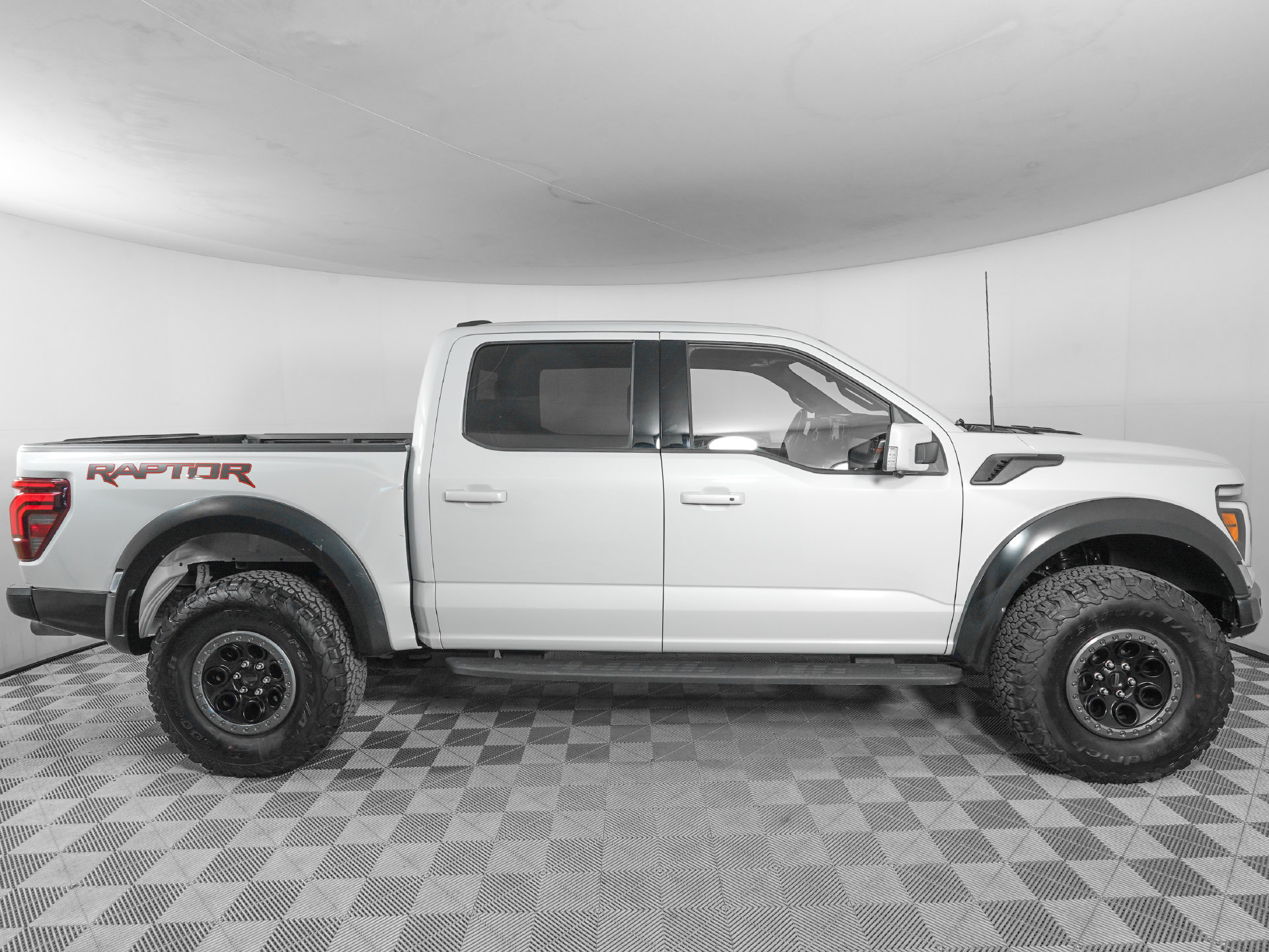 Used 2025 Ford F150 Raptor AWD/4WD image 4
